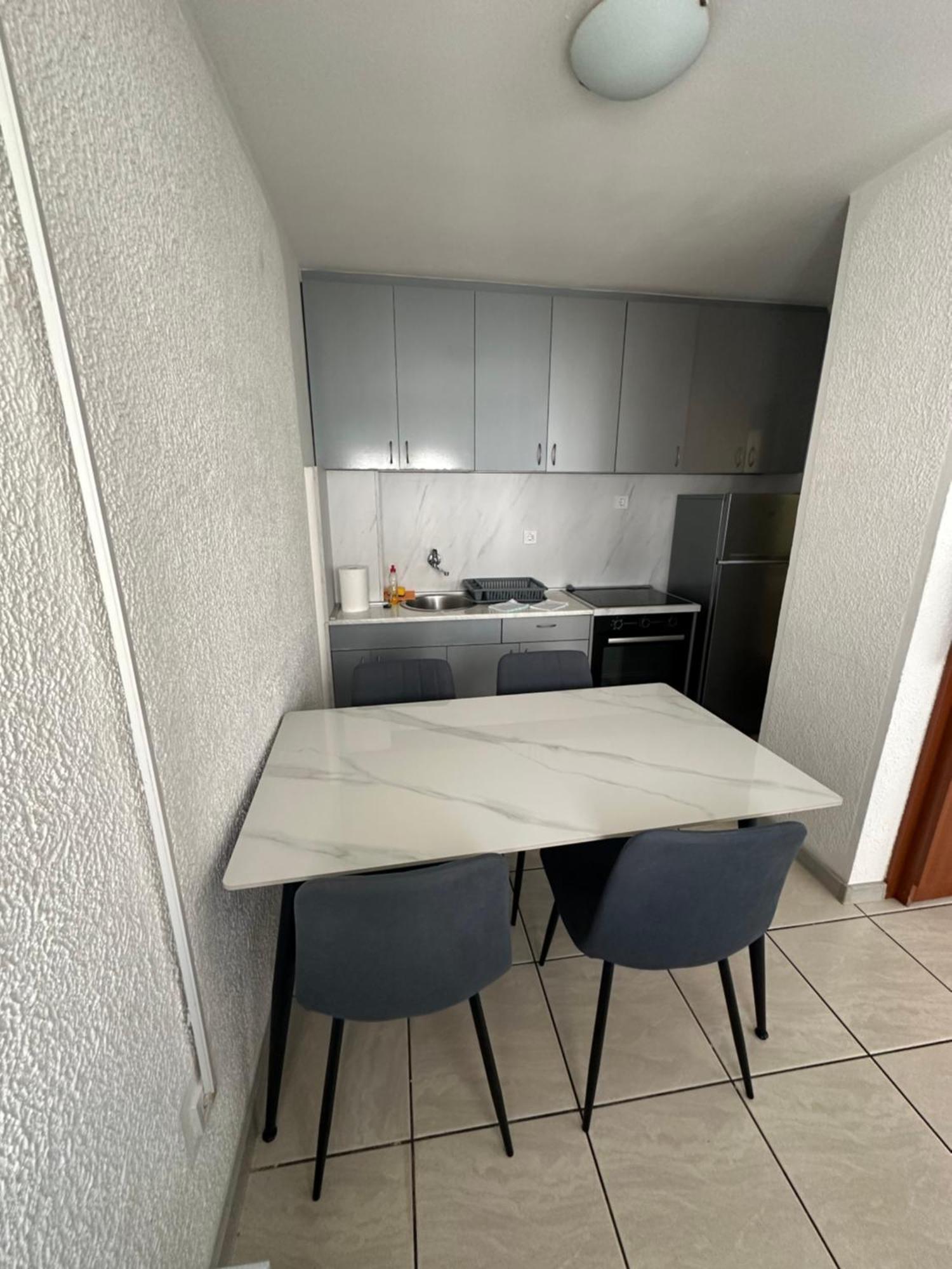 Spacious One Bedroom Dia